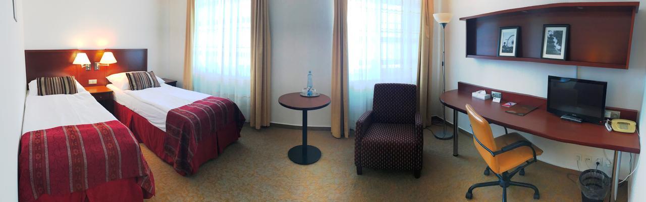 Atrium 3*
